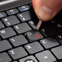 Наклейка на клавиатуру SampleZone непрозрачная чорная, бело-оранжевый (SZ-BK-RS) Diawest