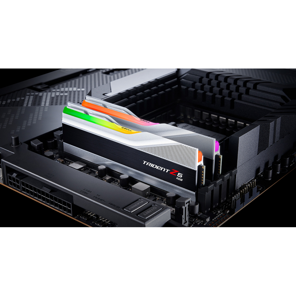 Модуль пам'яті для комп'ютера DDR5 32GB (2x16GB) 6000 MHz Trident Z5 RGB Silver G.Skill (F5-6000J4040F16GX2-TZ5RS) Diawest