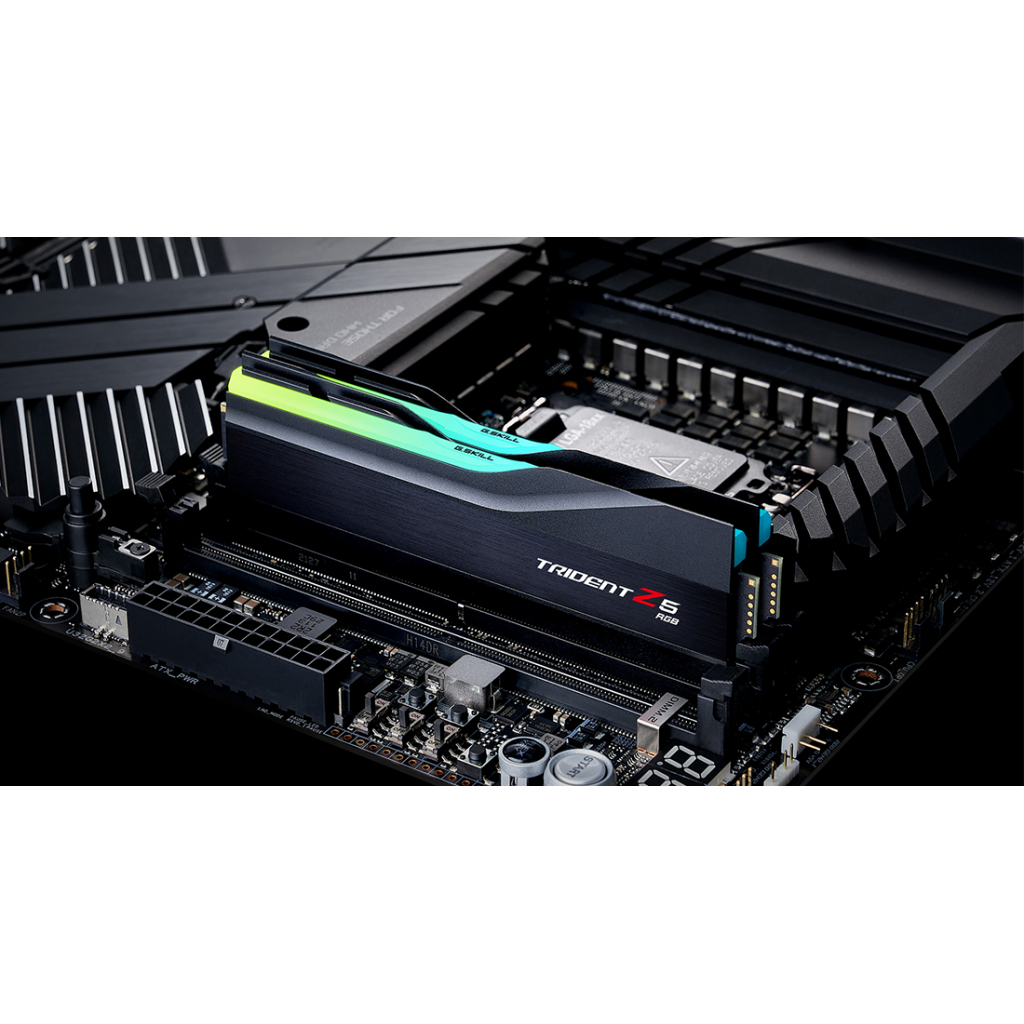 Модуль памяти для компьютера DDR5 32GB (2x16GB) 6000 MHz Trident Z5 RGB Black G.Skill (F5-6000J4040F16GX2-TZ5RK) Diawest